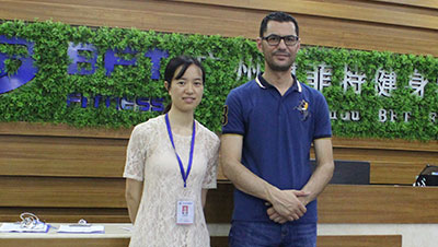 时隔五年卡塔尔客户再次来花季传媒APP下载采购健身器材